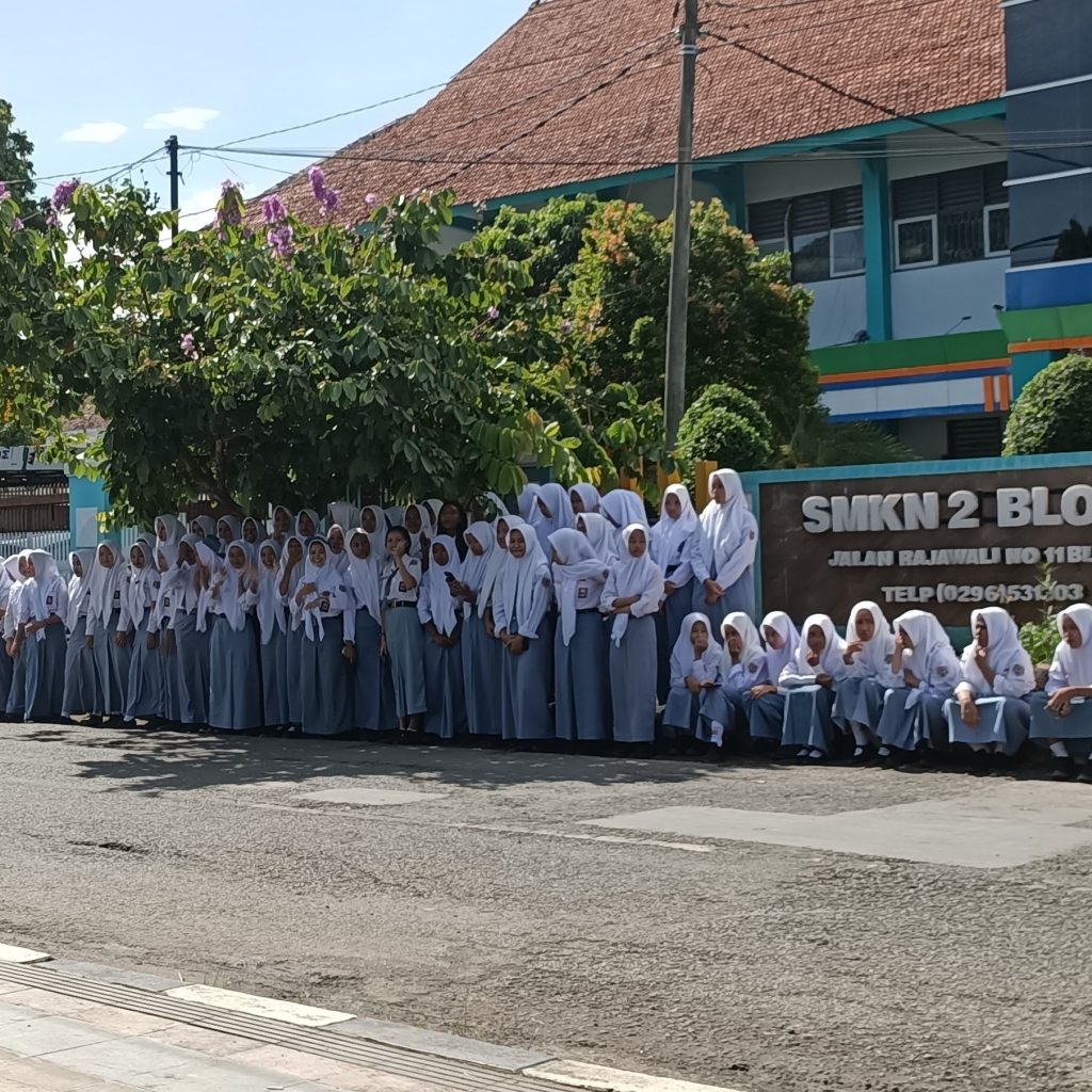 Menteri Pertanian datangi Blora, ratusan pelajar bentuk pagar betis. Foto: Dok. Lilik Yuliantoro