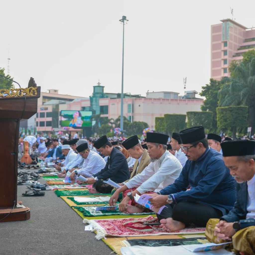 Hari Raya Idulfitri, Pj Gubernur Jateng Meminta Maaf kepada Masyarakat dan Berharap Arus Balik Mudik Lancar