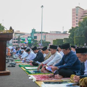 Hari Raya Idulfitri, Pj Gubernur Jateng Meminta Maaf kepada Masyarakat dan Berharap Arus Balik Mudik Lancar