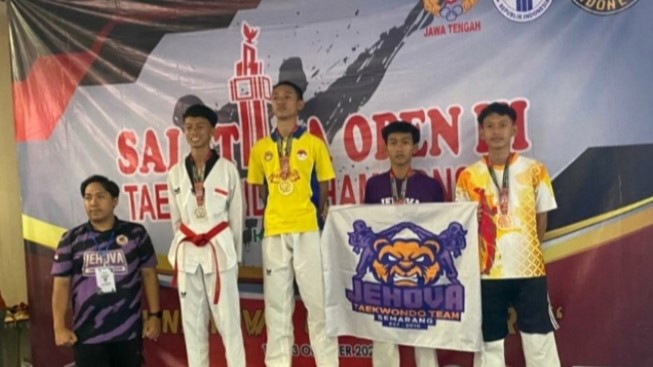 Siswa kelas 9 SMP Maria Goretti juara taekwondo di Salatiga Open Championship III. Foto: Istimewa