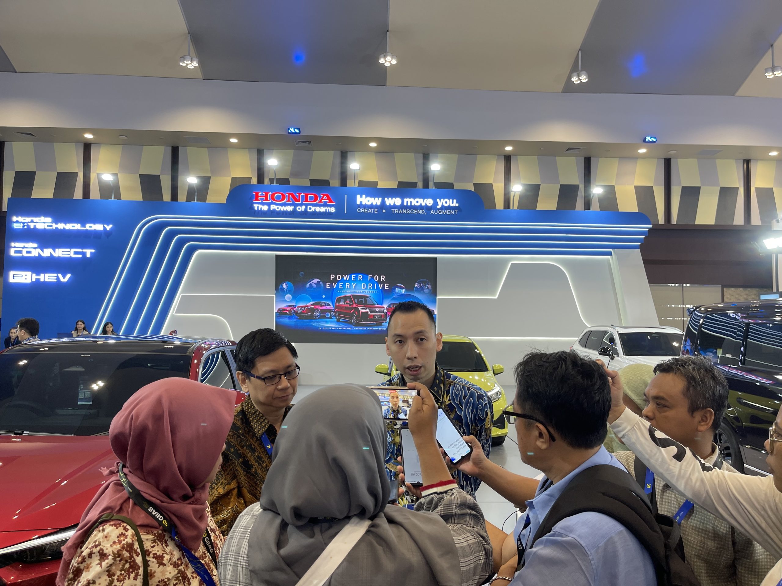 Sambut Perkenalan STEP WGN e:HEV di GIIAS Semarang 2025, Honda Tawarkan Program Penjualan Spesial dan Lucky Dip Hingga Ratusan Juta! 3 TUTURPEDIA - Sambut Perkenalan STEP WGN e:HEV di GIIAS Semarang 2025, Honda Tawarkan Program Penjualan Spesial dan Lucky Dip Hingga Ratusan Juta!