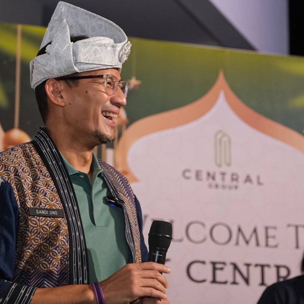 Sandiaga Uno ungkap dampak erupsi Gunung Ruang di sektor pariwisata. Foto: instagram.com/sandiuno
