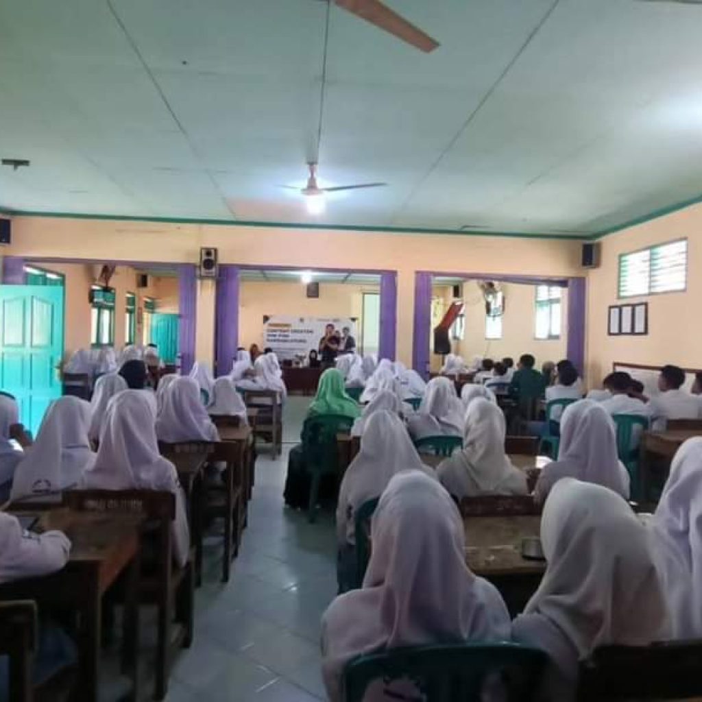 Santri PSM Randublatung mengikuti workshop konten kreator. Foto: Istimewa