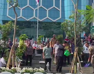 Erick Thohir targetkan untuk tanam sebanyak 100 ribu pohon untuk atasi polusi Jakarta. FOTO: Instagram.com/kementerianbumn