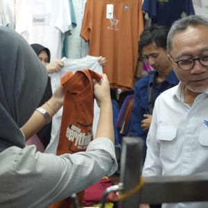 Mampir ke Tanah Abang, Zulkifli Hasan Ungkap Suasana Pasar Ramai Kembali