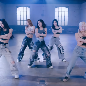 Mengenal Butterfly Hug yang Muncul di Koreografi Lagu “Cake” – ITZY
