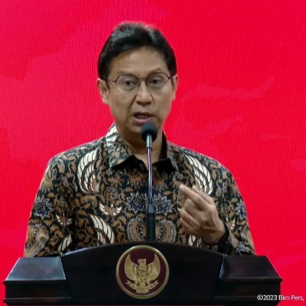 Menteri Kesehatan Budi Gunadi Sadikin imbau masyarakat pakai masker lagi. (Foto: YouTube Sekretariat Presiden)
