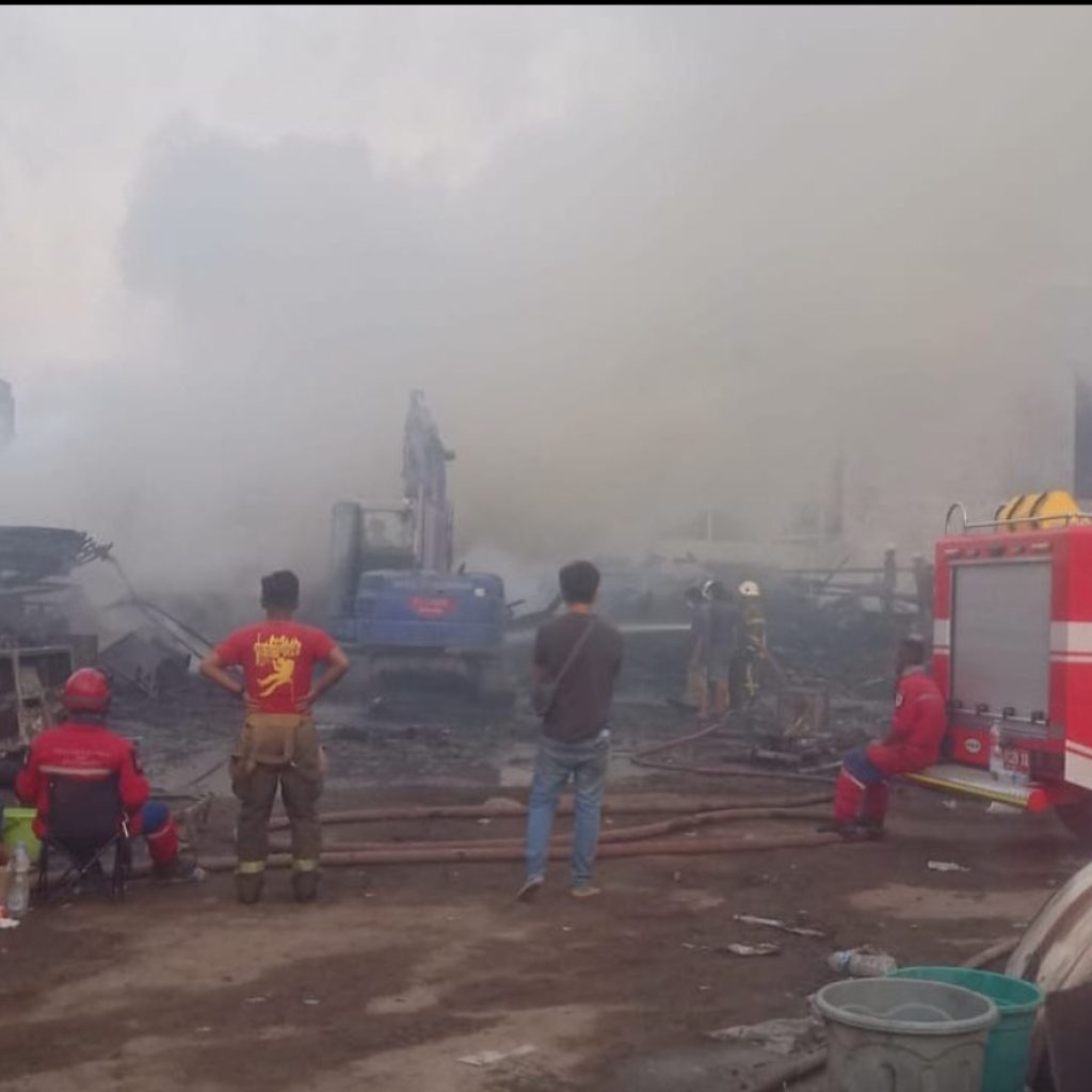 Terjadi kebakaran di Pasar Kliwon Solo. FOTO: Instagram.com/agendasolo
