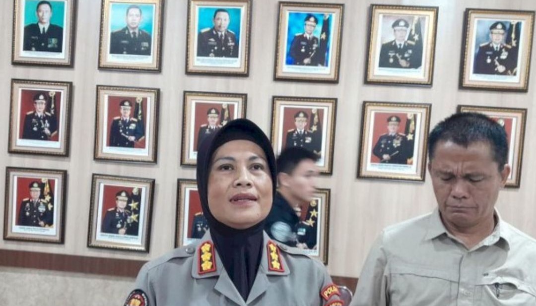 Kabid Humas Polda Lampung, Kombes Umi Fadillah Astutik saat memberikan keterangan terkait oknum dosen yang digerebek saat ngamar dengan mahasiswinya. FOTO: Instagram.com/bengkuluinfo