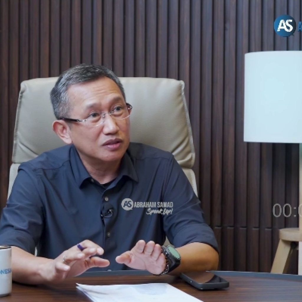 Pendiri sekaligus CEO PolMark Indonesia, Eep Saefulloh Fatah dalam podcast di channel YouTube Abraham Samad. (Foto: Tangkapan layar YouTube Abraham Samad)