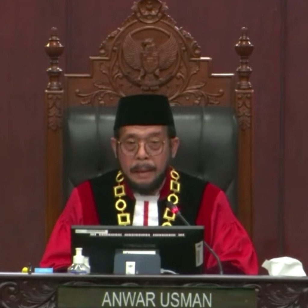 Ketua Mahkamah Konstitusi atau MK Anwar Usman didesak mundur sebagai Hakim MK. FOTO: Tangkapan layar YouTube Mahkamah Konstitusi.
