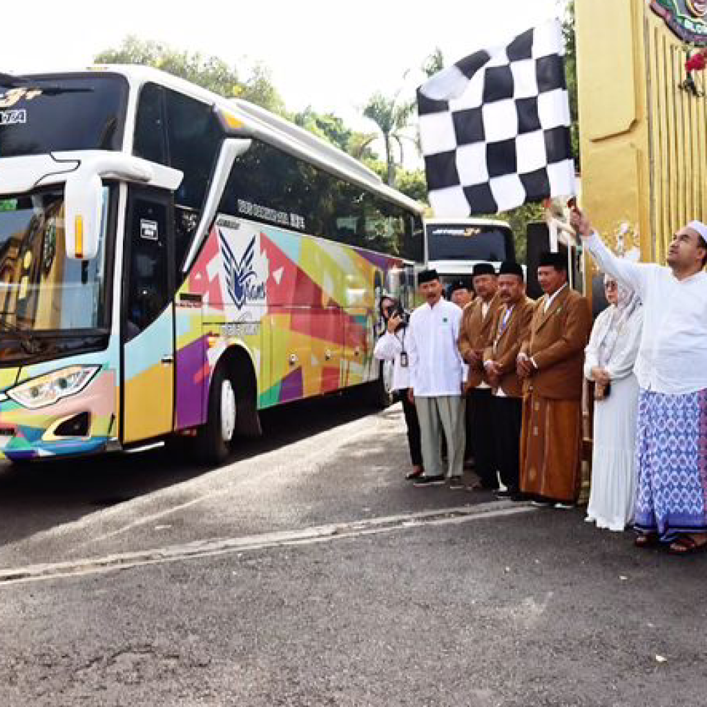 Pemberangkatan haji dari Blora tahun 2024. Foto: Tangkapan Layar Instagram @ariefrohman838