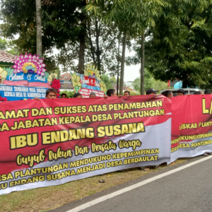 Warga Desa Plantungan Datangi Rumah Dinas Bupati Blora Sebelum Pengukuhan 264 Kades Digelar! Ada Apa?