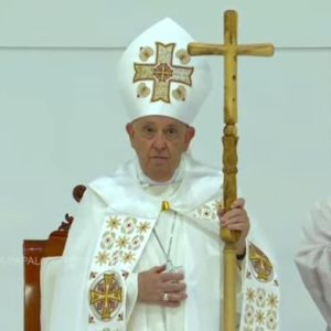 Paus Fransiskus Pimpin Misa Suci di GBK, Diikuti Puluhan Ribu Umat Katolik di Indonesia