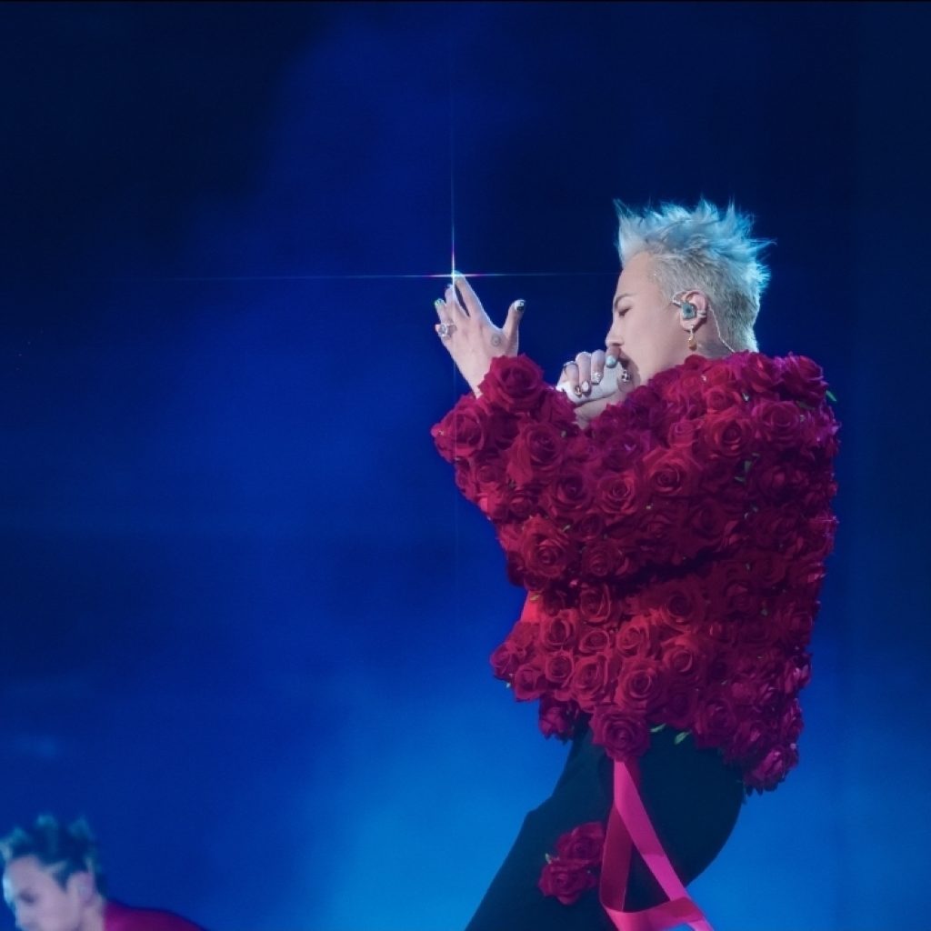 TUTURPEDIA - G-Dragon Bakar Semangat V.I.P di Jakarta Lewat Konser Übermensch: “Mantul, Mantap!”