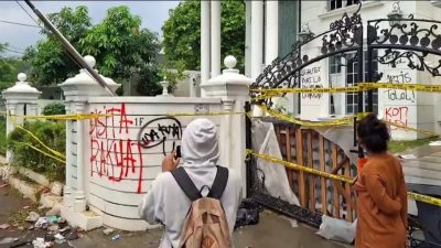 TUTURPEDIA - Penampakan Rumah Uya Kuya, Sri Mulyani, dan Eko Patrio Usai Dijarah Massa: Pagar Jebol hingga Isi Rumah Porak-Poranda