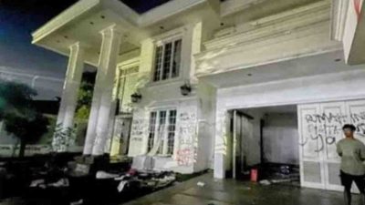 TUTURPEDIA - Penampakan Rumah Uya Kuya, Sri Mulyani, dan Eko Patrio Usai Dijarah Massa: Pagar Jebol hingga Isi Rumah Porak-Poranda