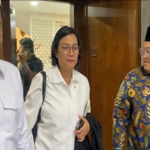 Sri Mulyani Tak Mundur, Airlangga Tegaskan Menkeu Hadir di Sidang Kabinet Prabowo