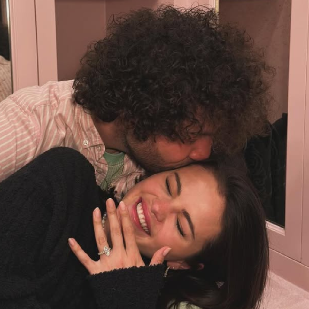 Selena Gomez dilamar Benny Blanco. Foto: instagram.com/selenagomez