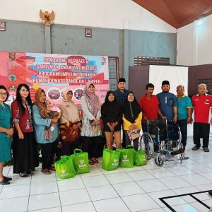 Baznas Bersama Arnaz Beri Bantuan untuk Warga Melalui Semarang Berbagi dan Umplung Berkah