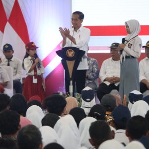Berhasil Hafalkan Pancasila, Atiga Dapat Sepeda dari Jokowi 