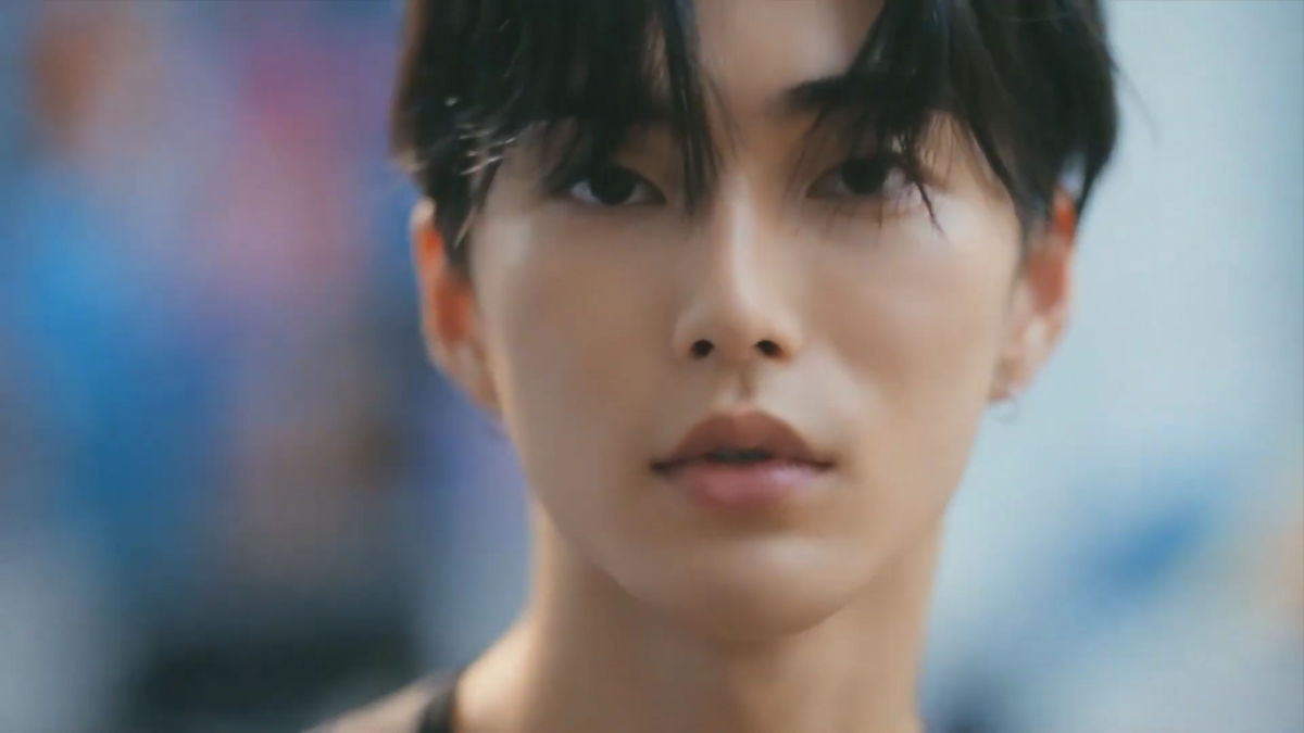 Seunghan RIIZE akan kembali melakukan aktivitas grup. Foto: Tangkapan Layar YouTube RIIZE