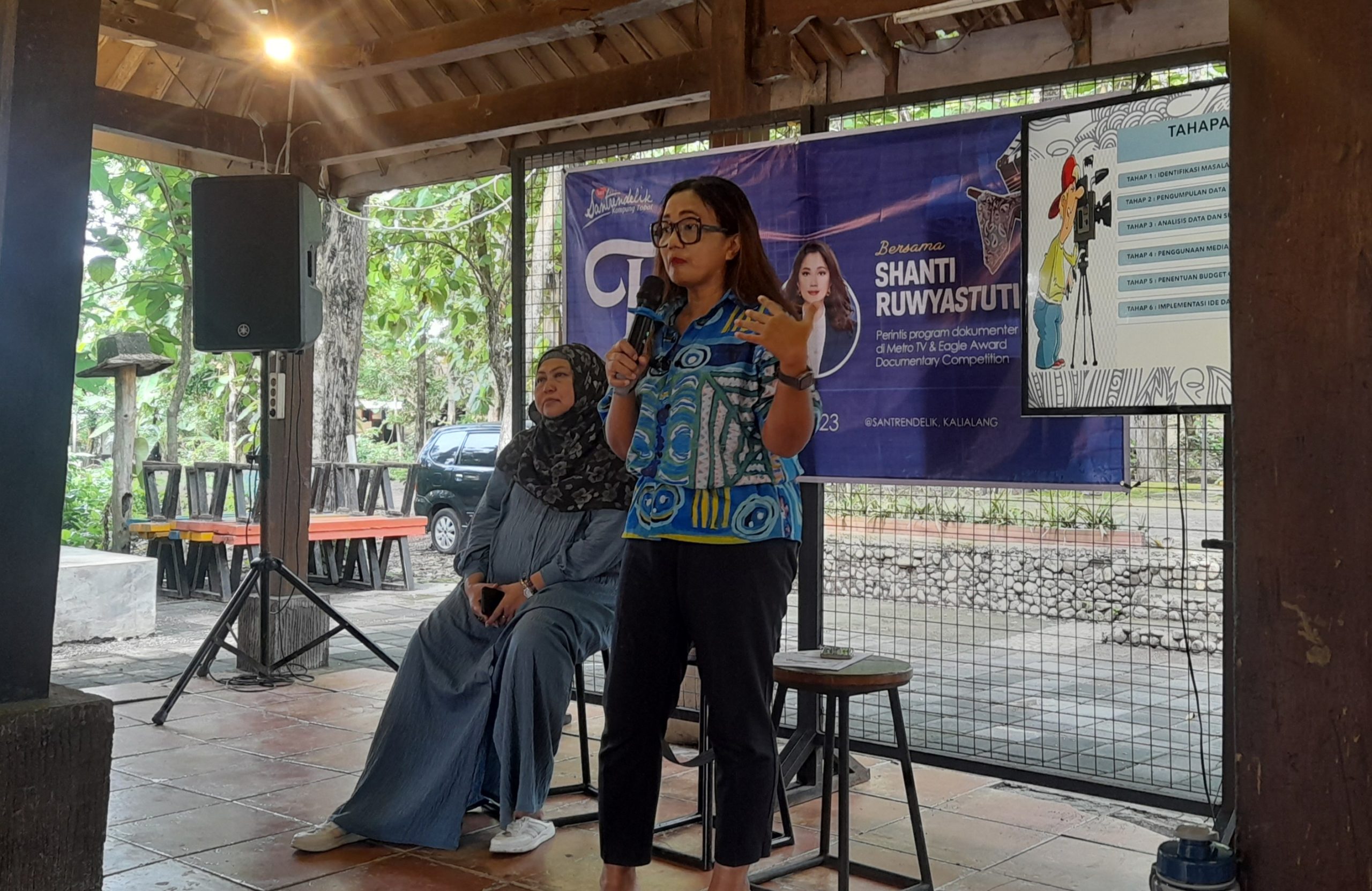 Shanty Ruwyastuti, narasumber workshop film dokumenter yang diadakan di Santrendelik. Foto: Dok. Rizal Akbar
