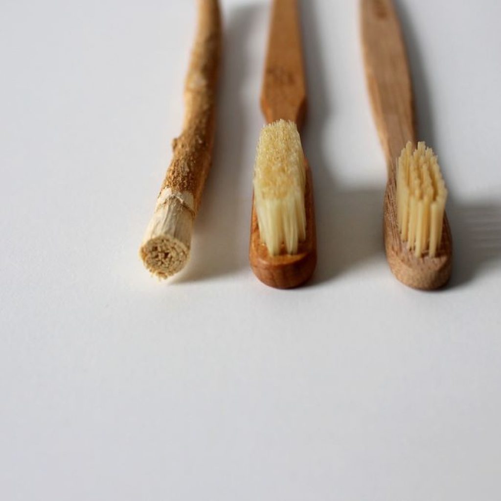 Benarkah Sikat Gigi dan Berkumur Batalkan Puasa? Ini Hukum dan Batasannya!