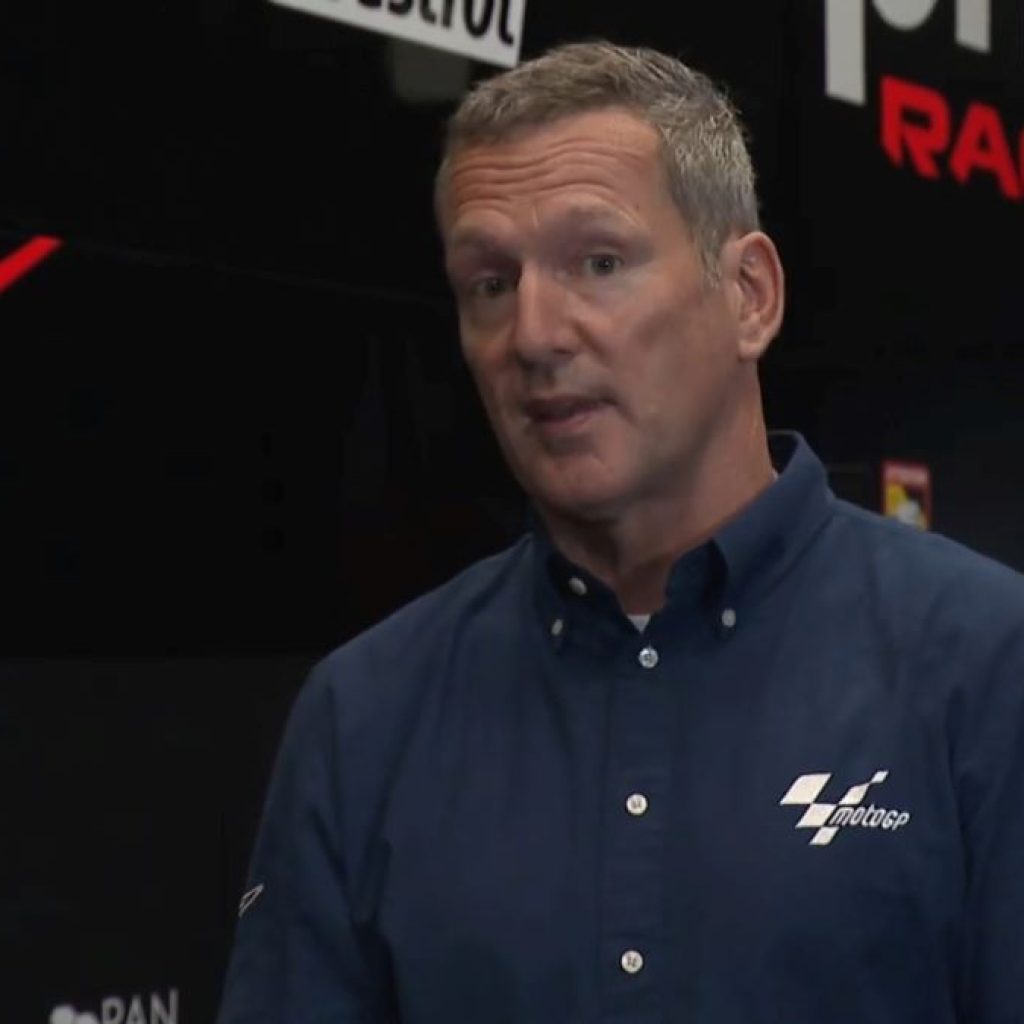 Simon Crafar menjadi Ketua FIM MotoGP Stewards Panel pada tahun 2025. Foto: Tangkapan Layar YouTube MotoGP