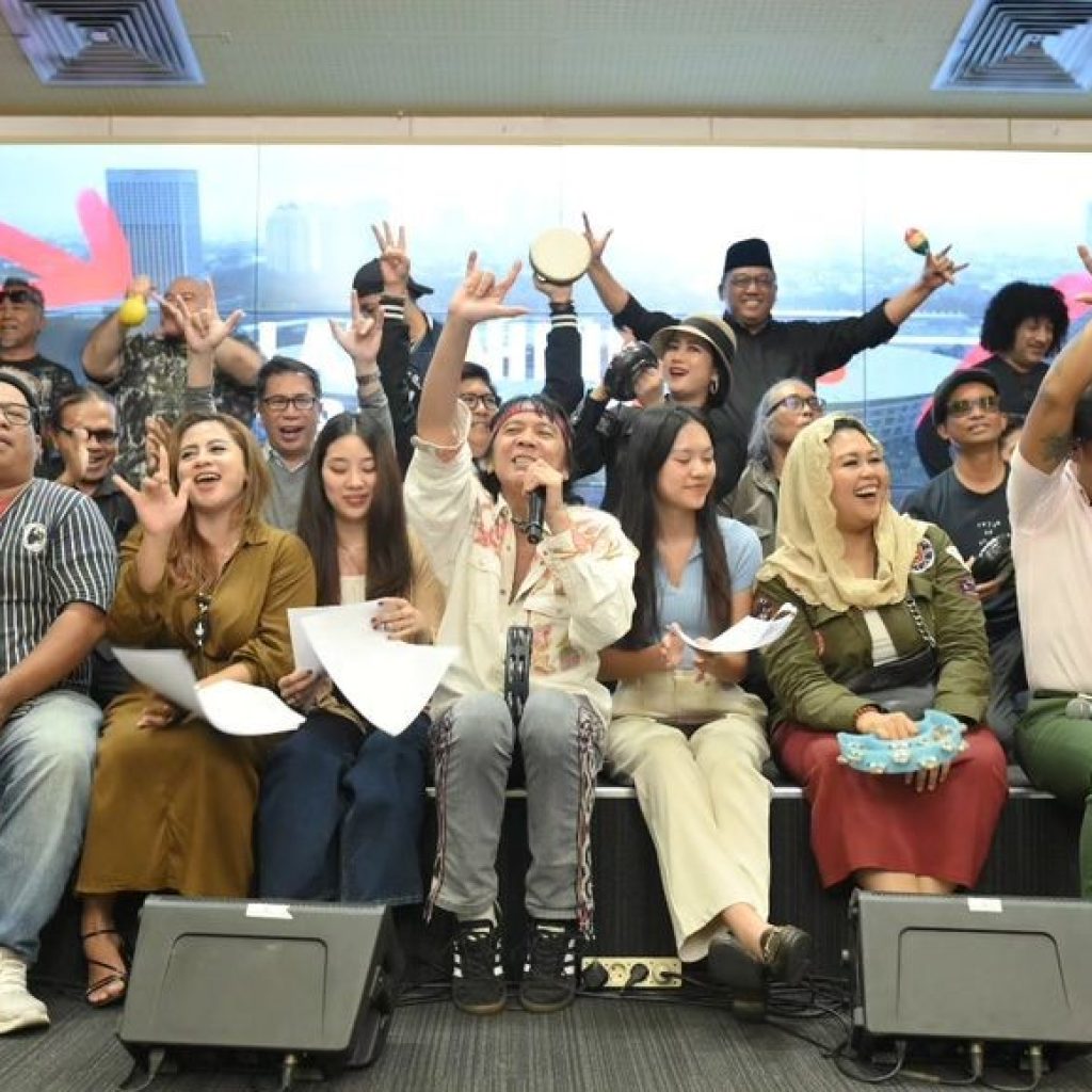 Momen perilisan lagu Salam M3tal oleh Slank untuk Ganjar-Mahfud. Foto: instagram.com/slankdotcom