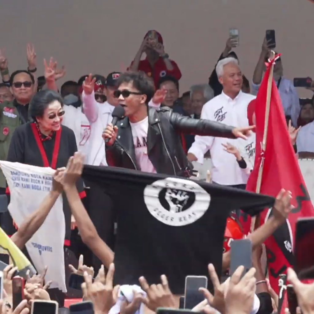 Kampanye Akbar Ganjar-Mahfud di Bandung, Slank Ajak Megawati Joget Bareng Saat Nyanyi ‘Orkes Sakit Hati’