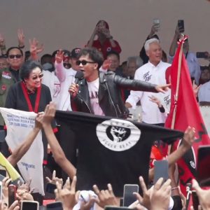 Kampanye Akbar Ganjar-Mahfud di Bandung, Slank Ajak Megawati Joget Bareng Saat Nyanyi ‘Orkes Sakit Hati’