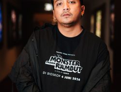 Sal Priadi Keluar dari Zona Romantis, Ciptakan OST “Monster Pabrik Rambut” yang Jadi Anthem Pekerja Lembur