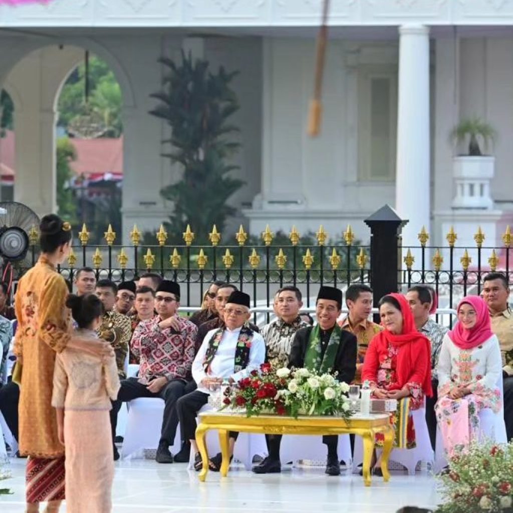Pagelaran Istana Berkebaya. (Foto: Instagram @jokowi)