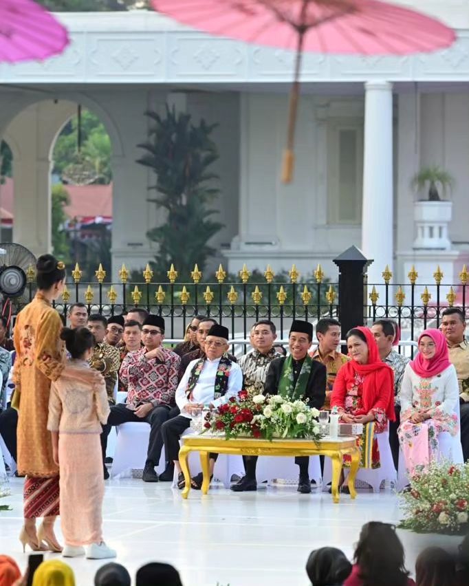 Pagelaran Istana Berkebaya. (Foto: Instagram @jokowi)
