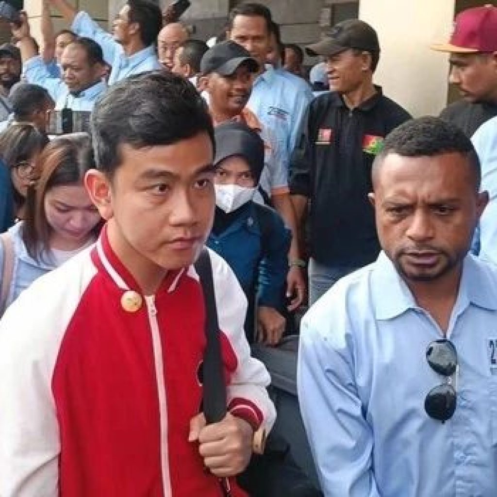 TUTURPEDIA - Usai Jadi Wapres Terpilih, Gibran langsung Blusukan ke Muara Baru! Sampaikan Program Pengentasan Kemiskinan Harus Berkelanjutan