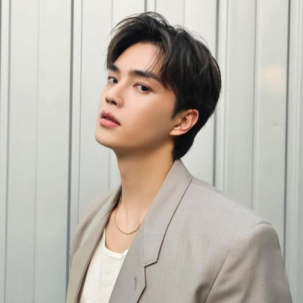 Inilah profil dan perjalanan karier Song Kang. Foto: Instagram.com/songkang_b