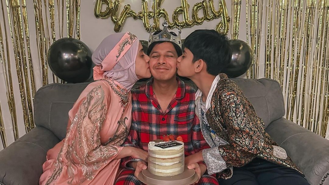 Sonny Septian dapat kejutan ulang tahun. Foto: instagram.com/sonnyseptian