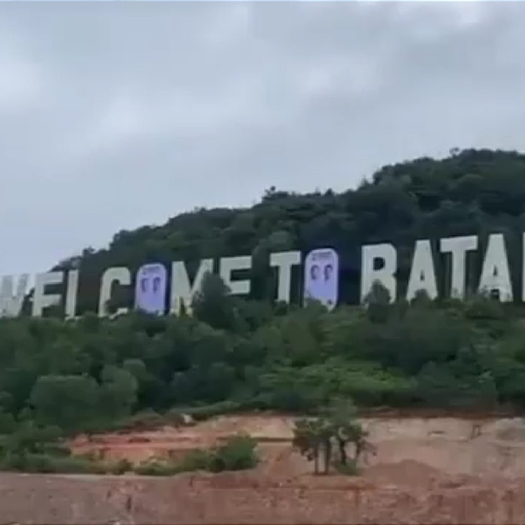 Baliho kampanye Prabowo-Gibran dianggap merusak keindahan pariwisata Batam. Foto: x.com/lek_brewok