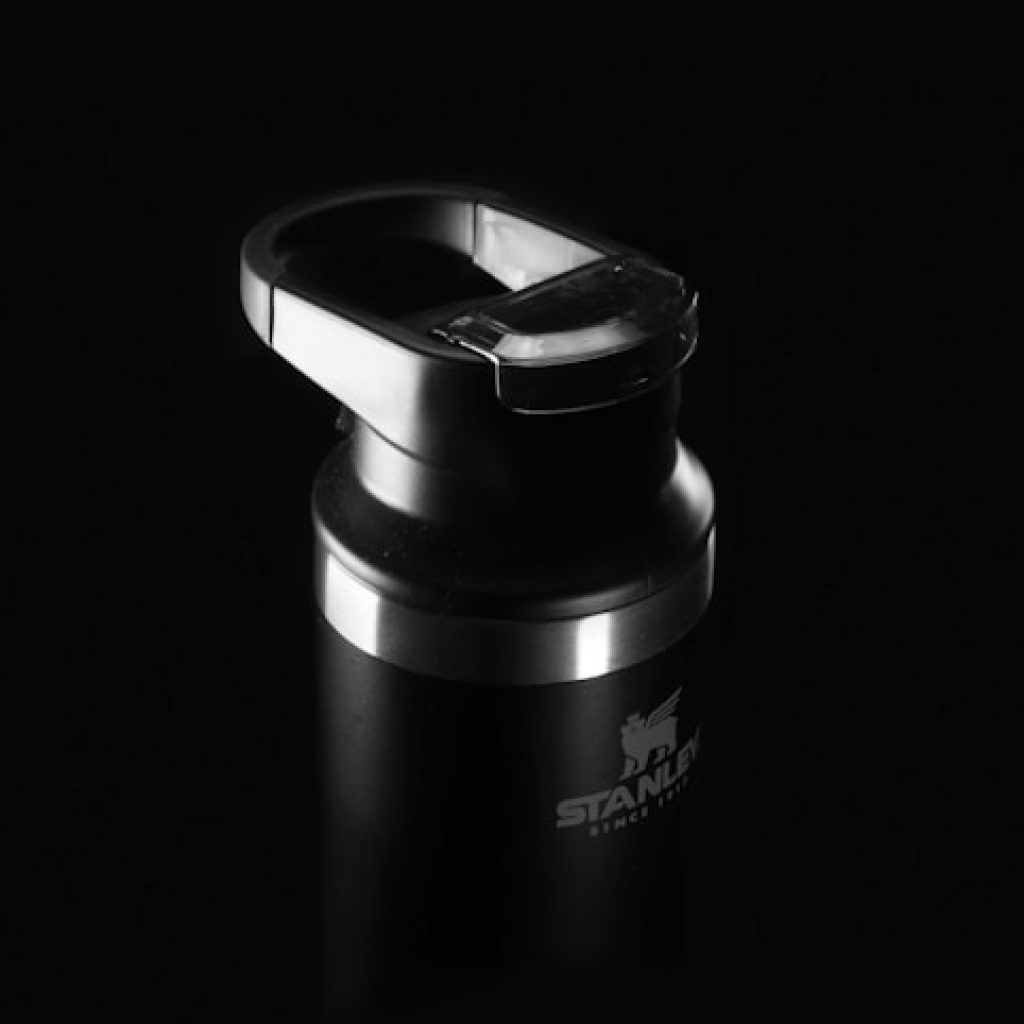 Stanley kembali menarik 2,6 juta produk travel mug dari pasar Amerika. Foto: unsplash.com/shahrouznk
