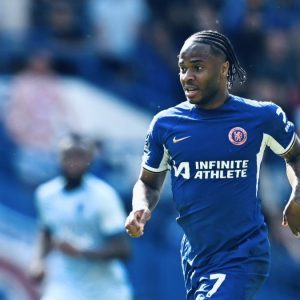 Sterling Tuntut Kejelasan dari Chelsea, Pundit Beri Kritikan