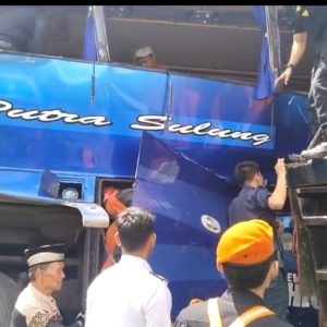 Satu Orang Tewas akibat Tabrakan antara KA Rajabasa dan Bus di OKU Timur, Berikut Kronologinya