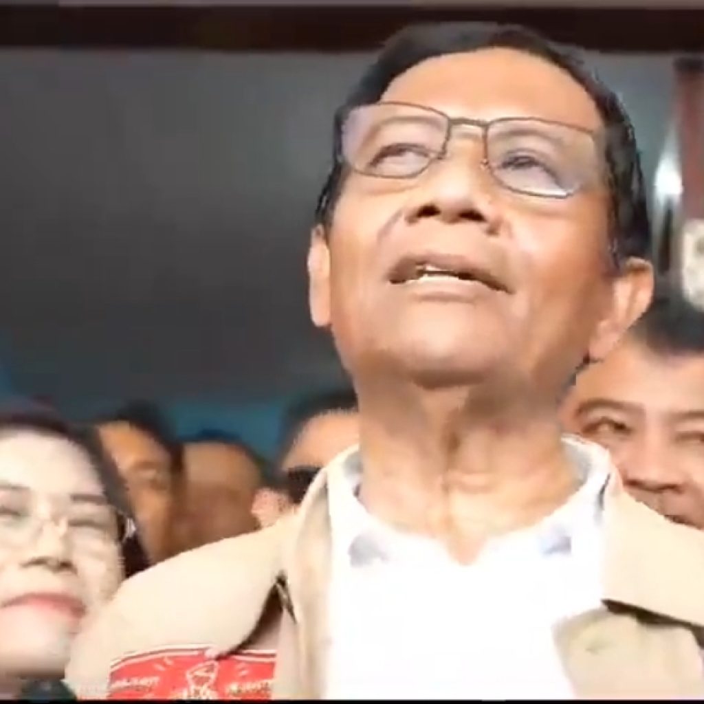 TUTURPEDIA - Bantah Tudingan Jokowi yang Sebut Debat Capres 2024 Saling Serang Personal, Mahfud MD: Saya Enggak Serang Personal Kok 
