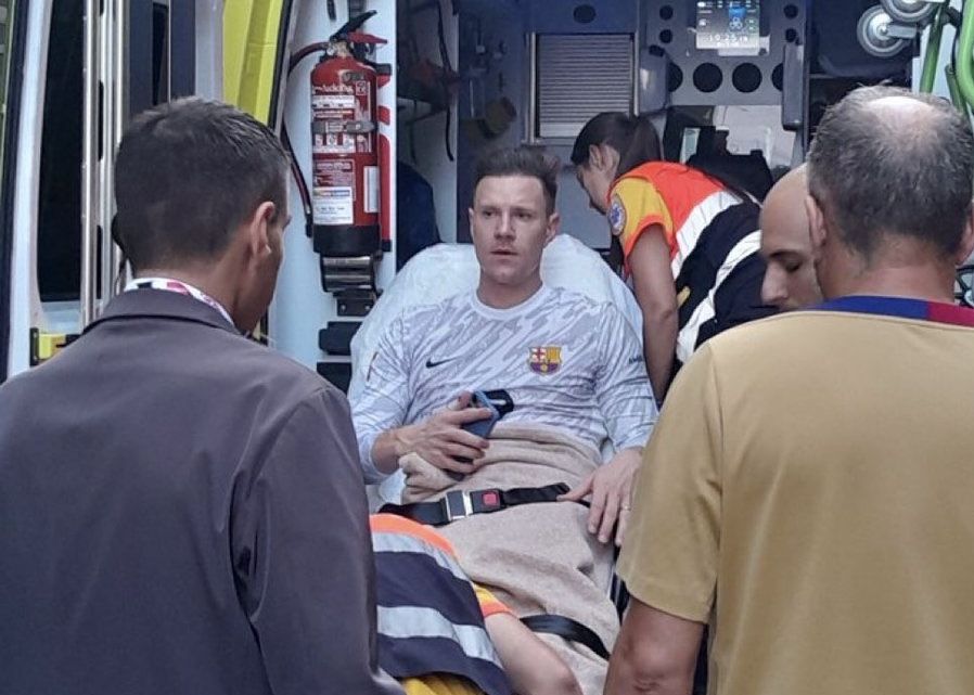 Marc-Andre ter Stegen cedera usai Barcelona mengalahkan Villarreal. Foto: x.com/FabrizioRomano