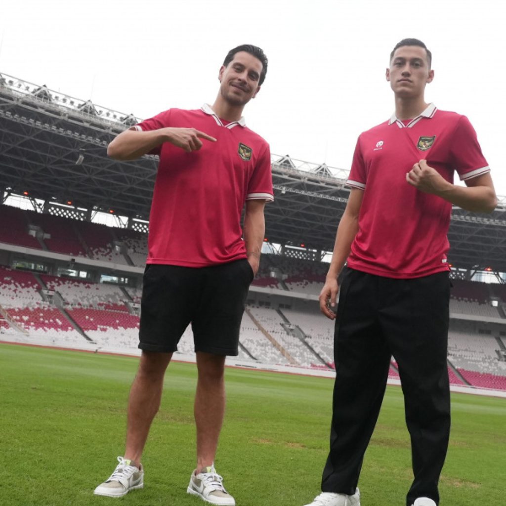 Jay Idzes dan Thom Haye mengunjungi Stadion GBK. Foto: Laman PSSI