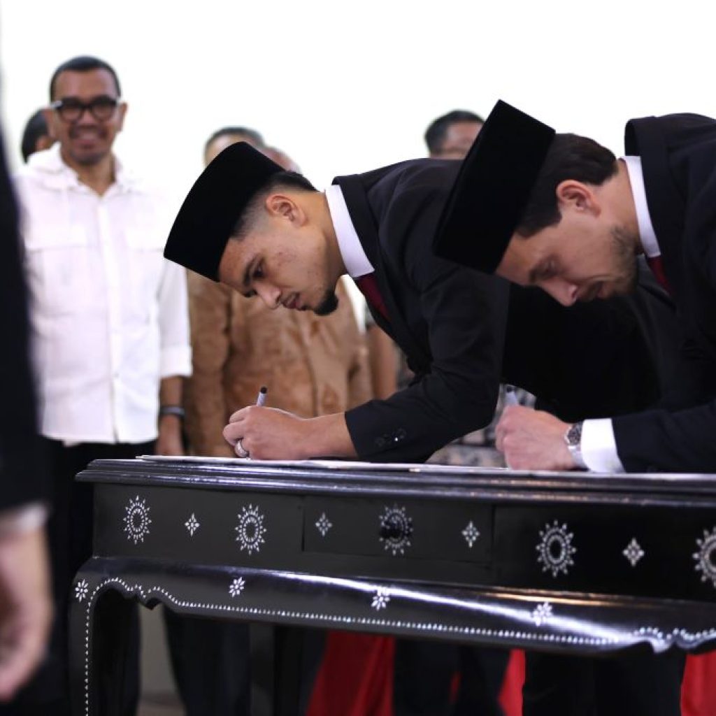 Ragnar Oratmangoen dan Thom Haye Resmi Jadi WNI, Kapan Bisa Main Bersama Timnas Indonesia?