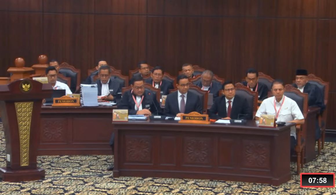 Tim hukum AMIN optimis MK akan mengabulkan permohonan. Foto: Tangkapan Layar Youtube Mahkamah Konstitusi RI