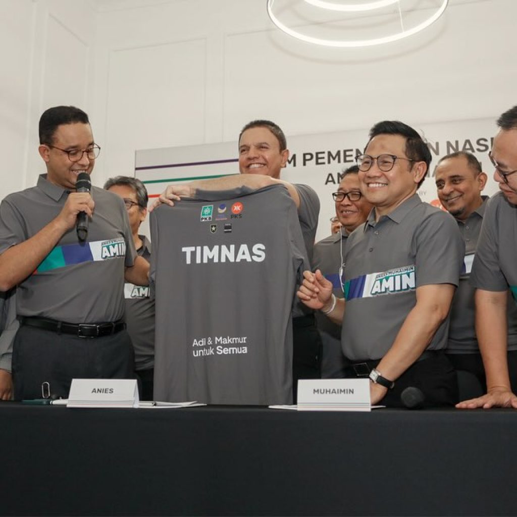 Anies Baswedan mengumumkan daftar timnas pemenangannya bersama Muhaimin untuk Pemilu 2024. Foto: Instagram.com/cakiminow