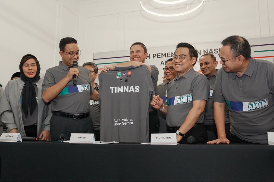 Anies Baswedan mengumumkan daftar timnas pemenangannya bersama Muhaimin untuk Pemilu 2024. Foto: Instagram.com/cakiminow