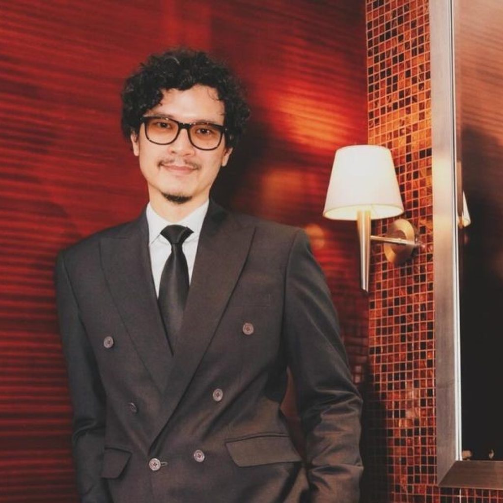 Profil dan Karya Timo Tjahjanto. Foto: Instagram @timobros dan @armanfebryan